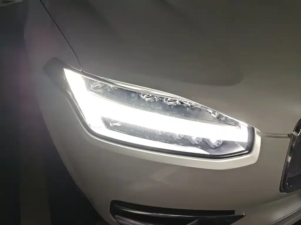 Volvo XC90 — фото 2