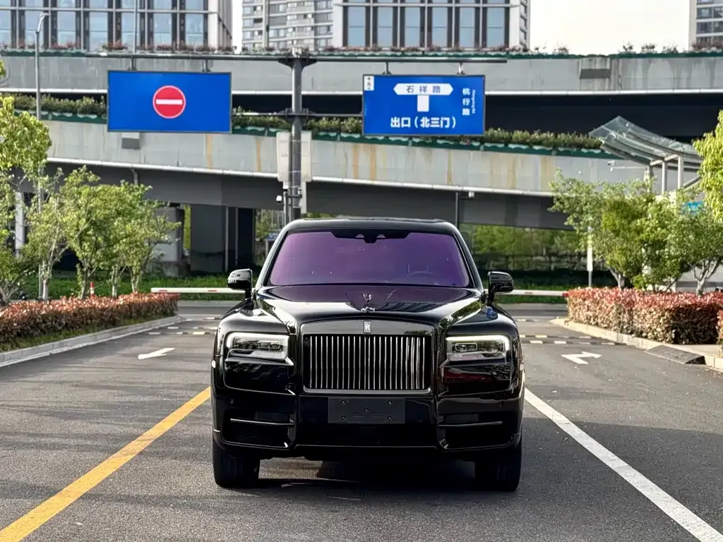 Rolls-Royce Cullinan — фото 1
