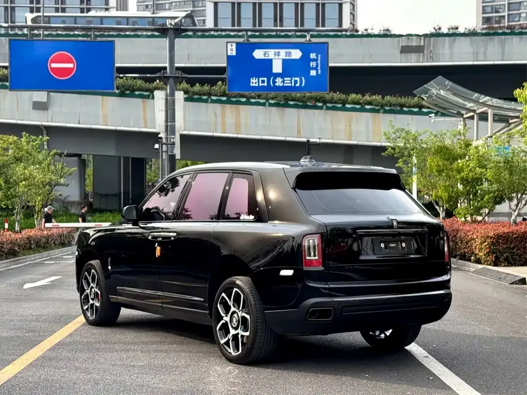 Rolls-Royce Cullinan — фото 9