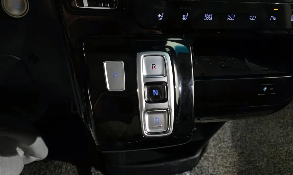 Hyundai Staria — фото 2