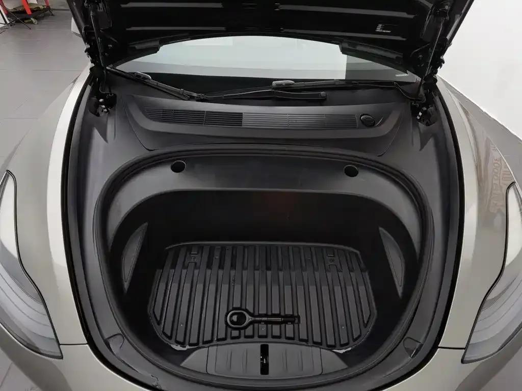 Tesla Model 3 — фото 10