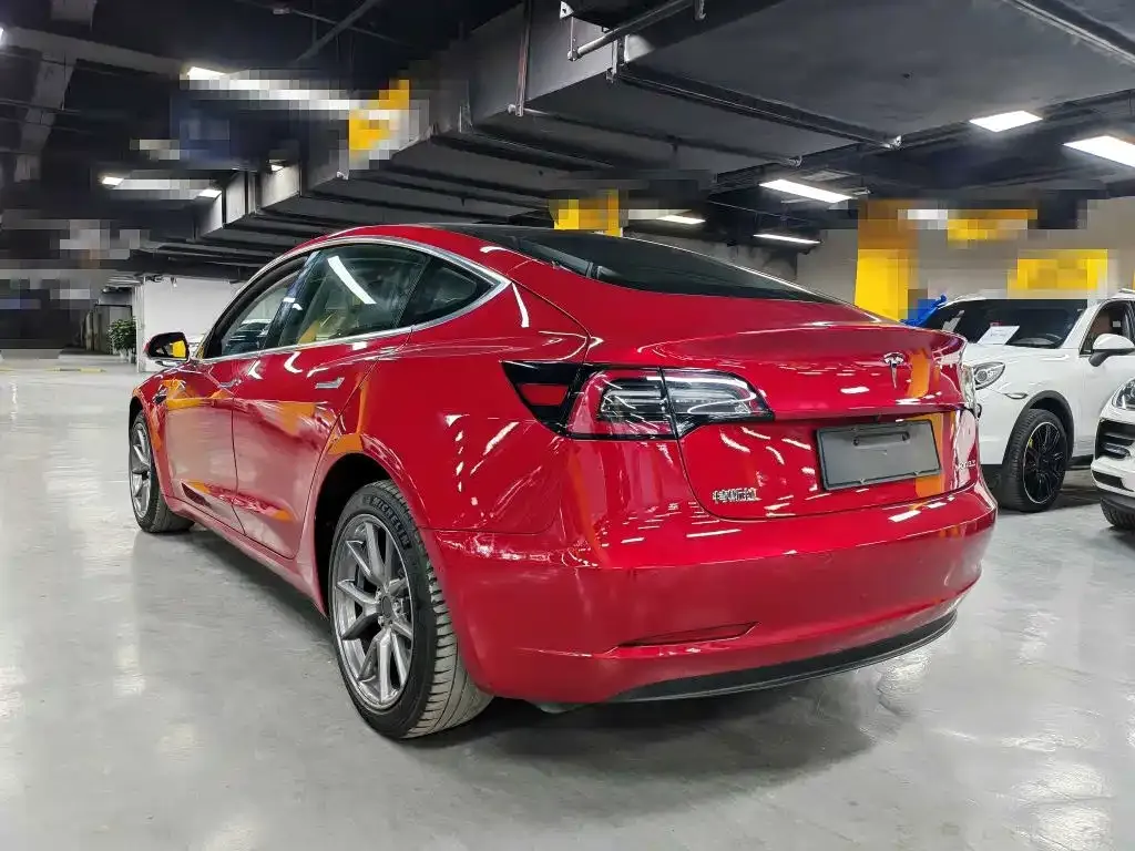 Tesla Model 3 — фото 3