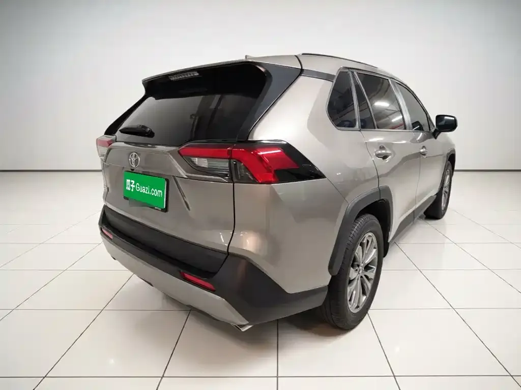 Toyota RAV4 — фото 2