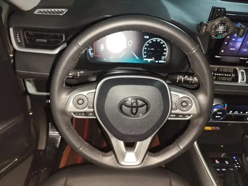 Toyota RAV4 — фото 8