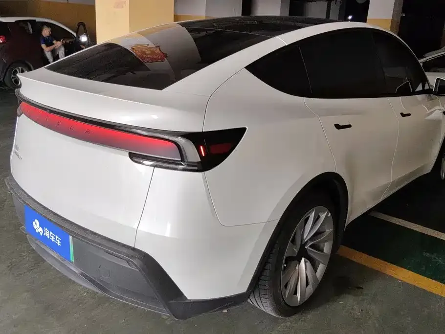 Tesla Model Y — фото 8