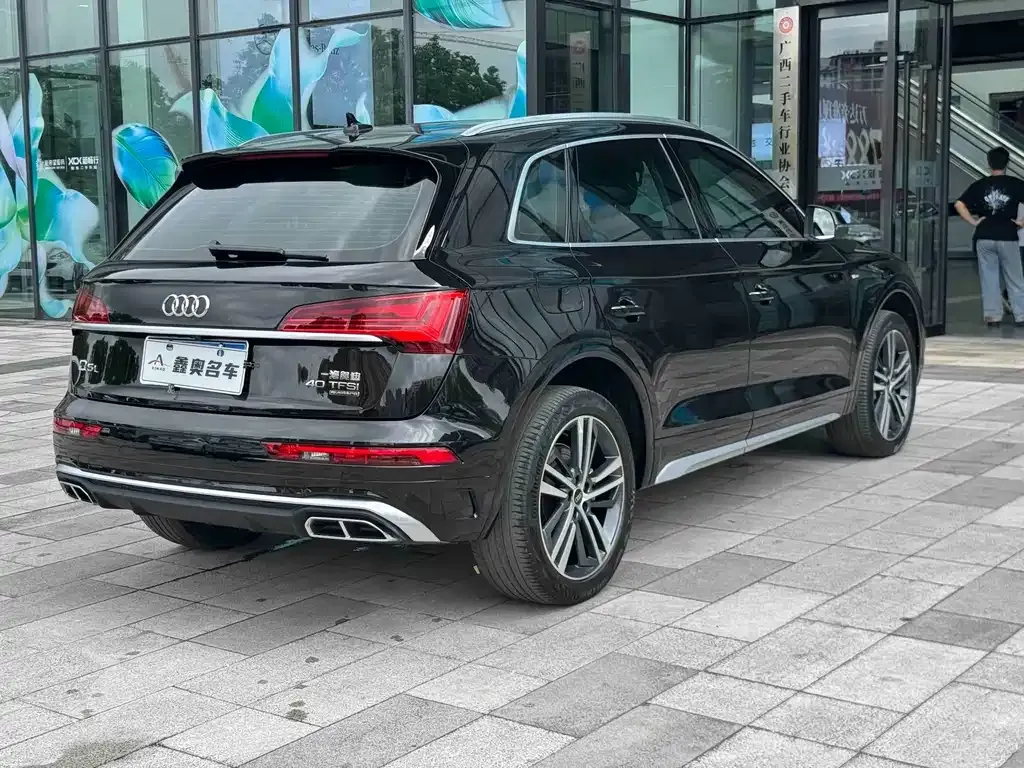 Audi Q5L — фото 10