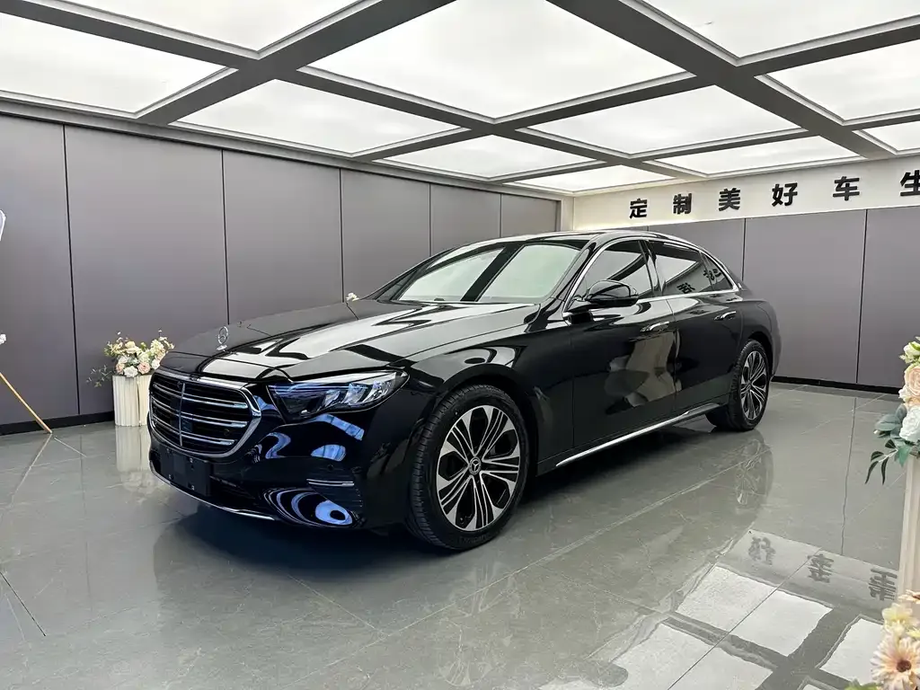 Mercedes-Benz E-Class — фото 1