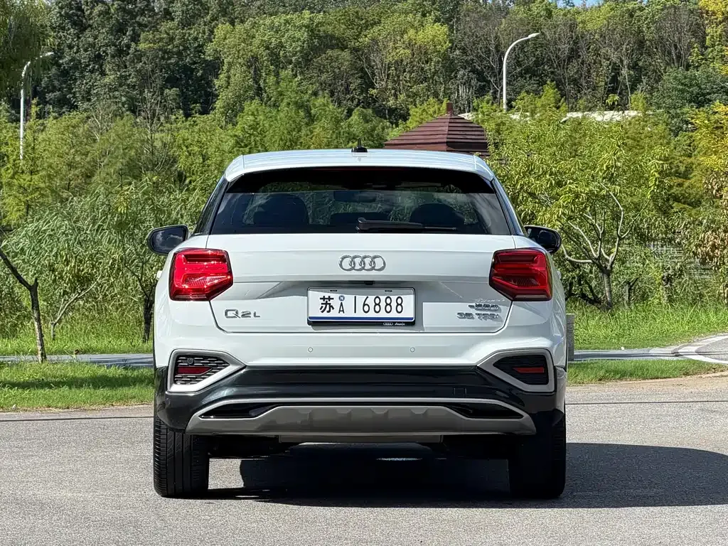 Audi Q2L — фото 10