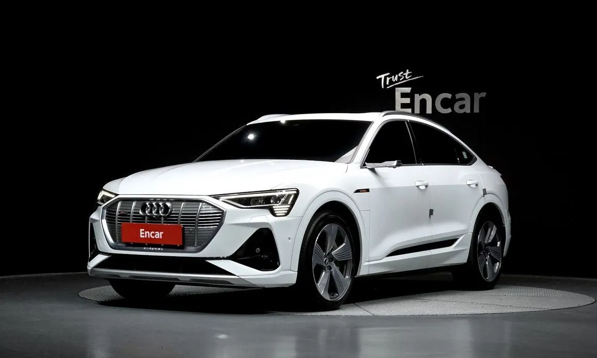 Audi e-tron — фото 1