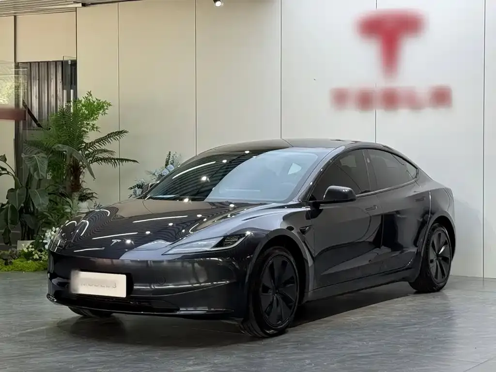 Tesla Model 3 — фото 1