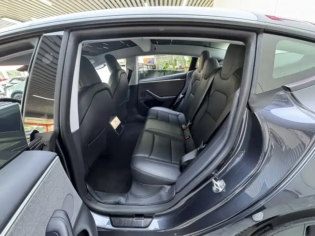 Tesla Model 3 — фото 10