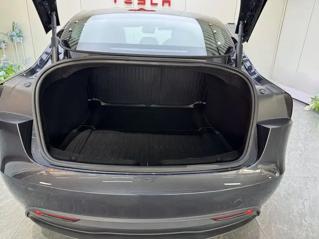 Tesla Model 3 — фото 7