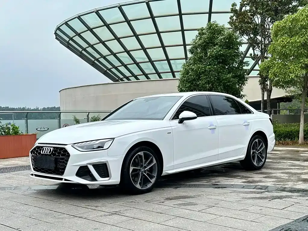 Audi A4L — фото 1