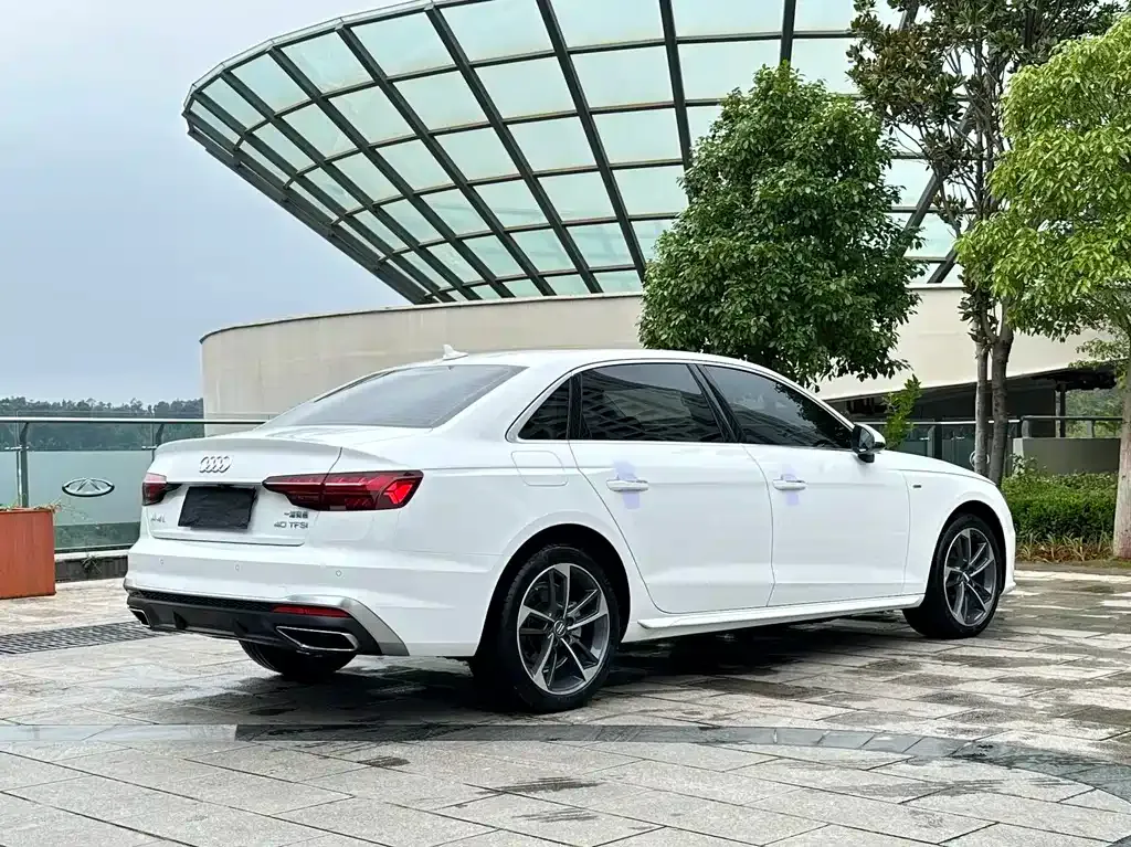 Audi A4L — фото 9