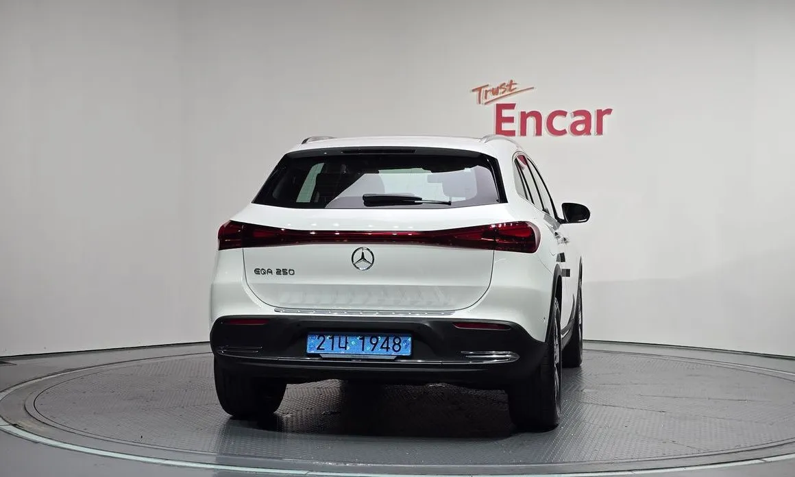 Mercedes-Benz EQA — фото 7