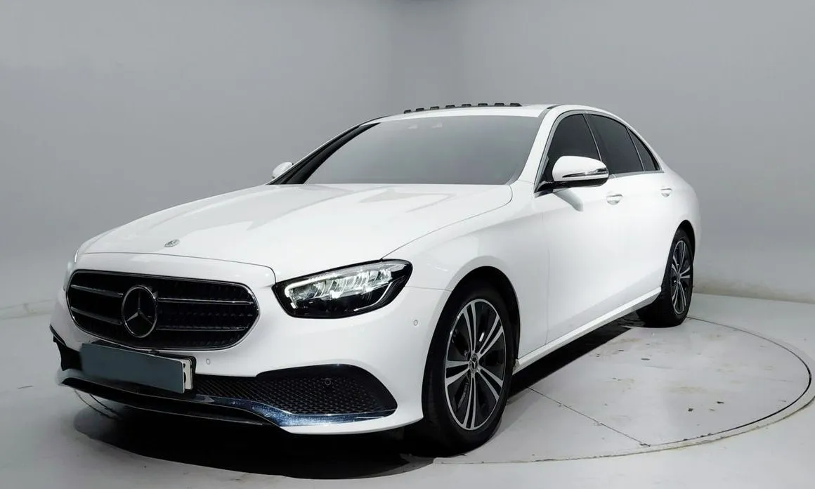 Mercedes-Benz E-Class — фото 1