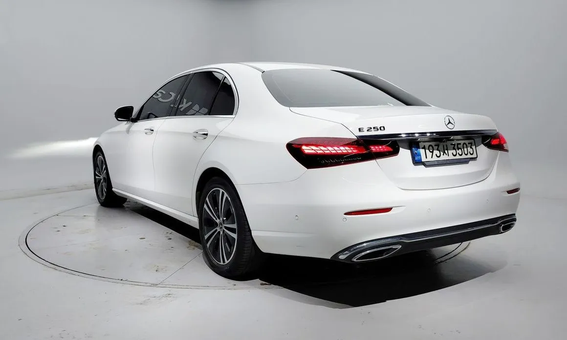 Mercedes-Benz E-Class — фото 2