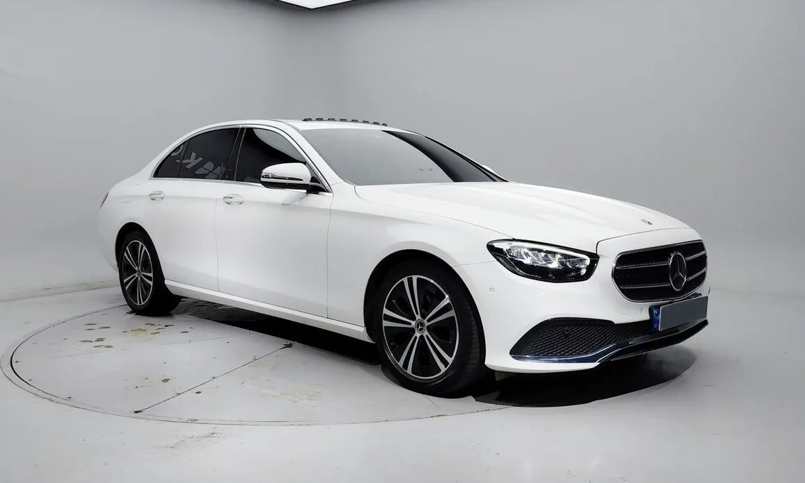 Mercedes-Benz E-Class — фото 5
