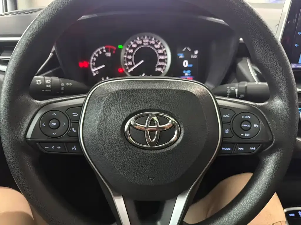 Toyota Corolla — фото 9