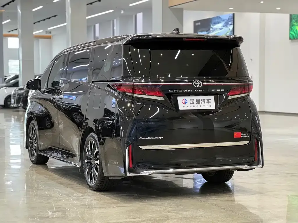 Toyota Vellfire — фото 8