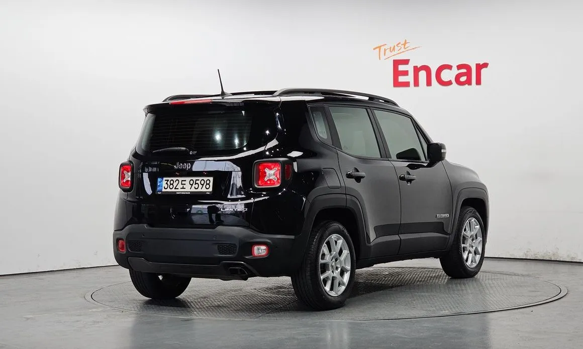 Jeep Renegade — фото 2