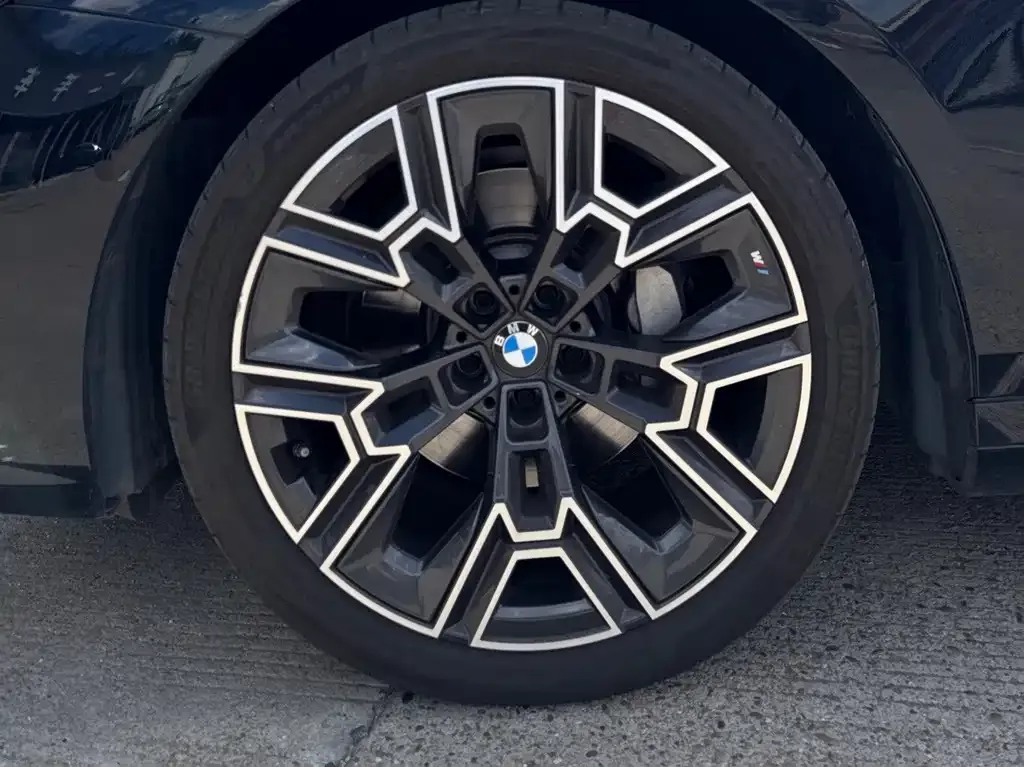BMW 5 Series — фото 10
