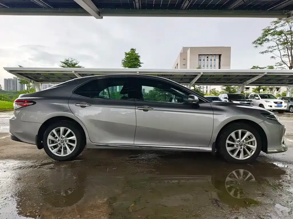 Toyota Camry — фото 3