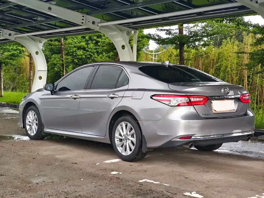 Toyota Camry — фото 5