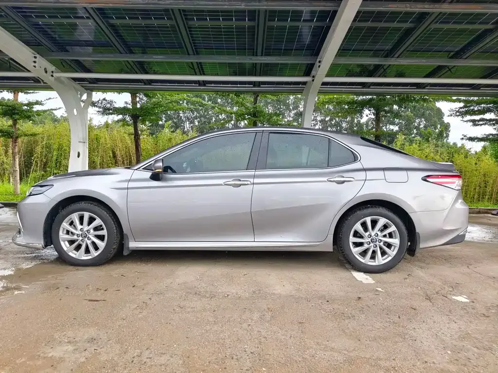 Toyota Camry — фото 9