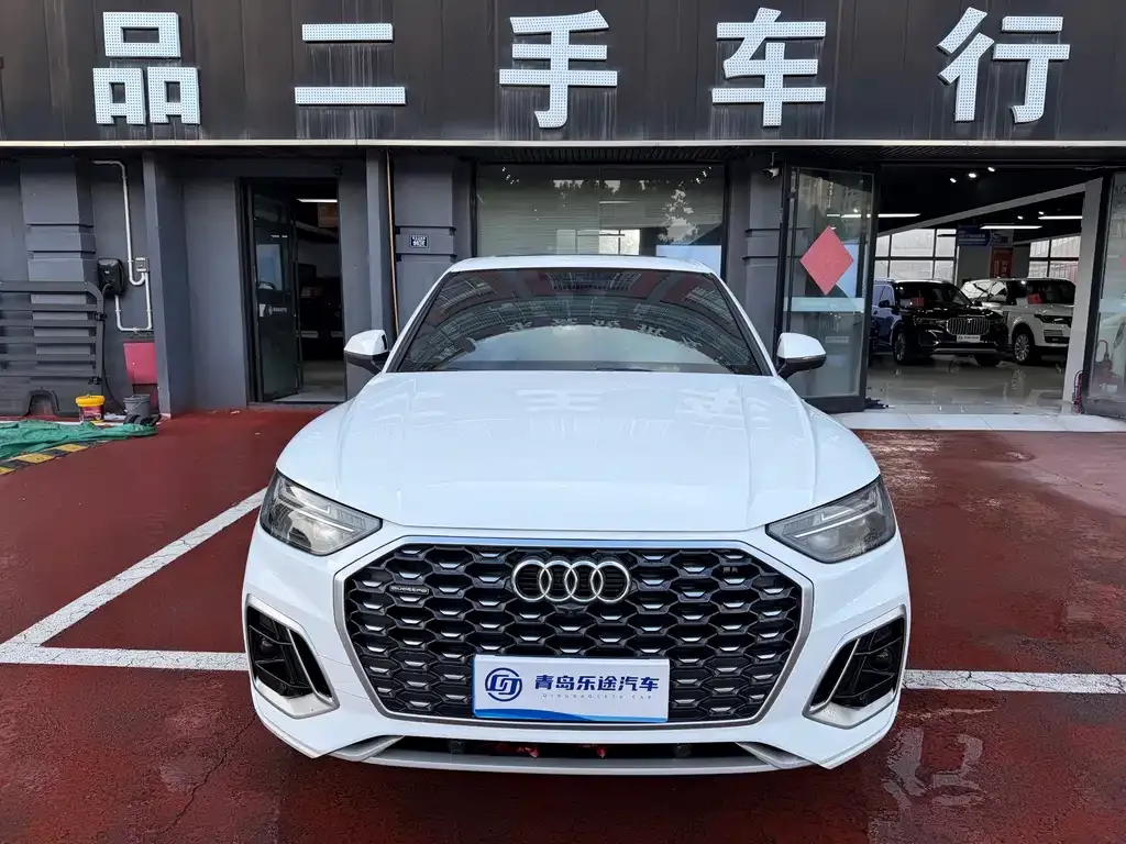 Audi Q5L Sportback — фото 1