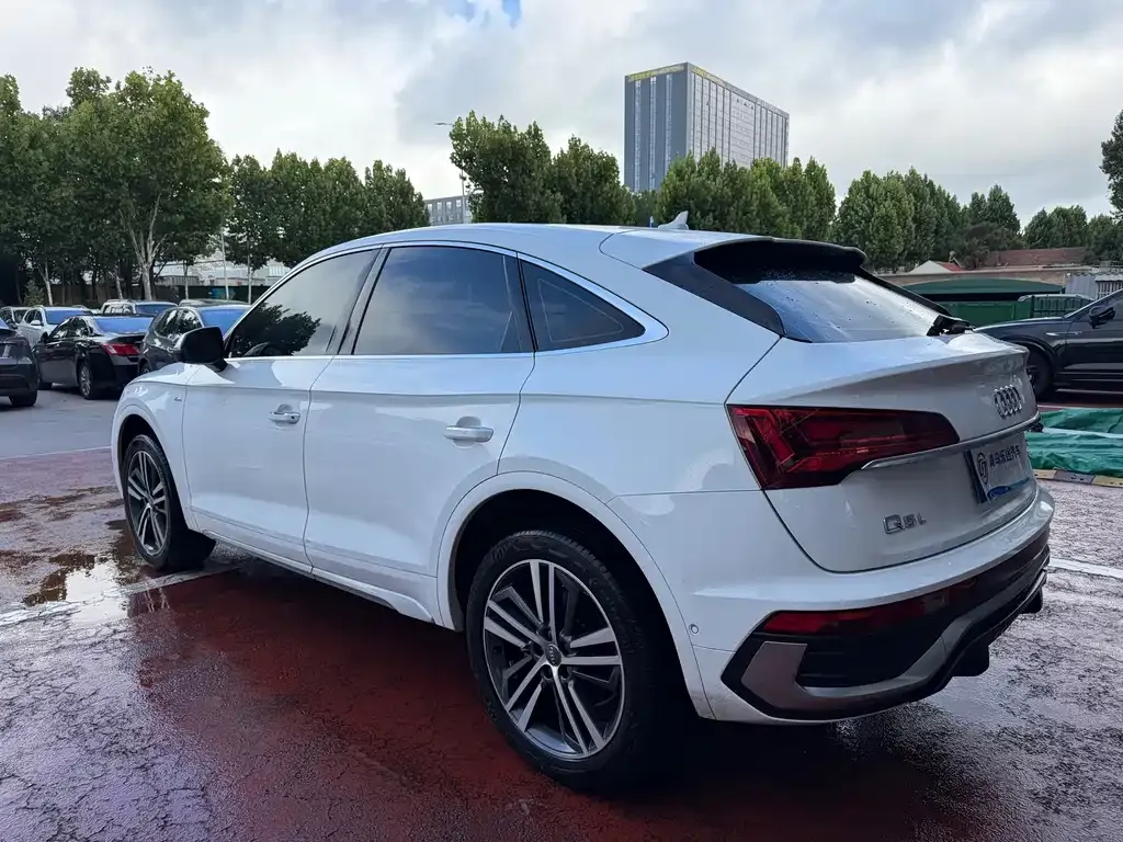 Audi Q5L Sportback — фото 9