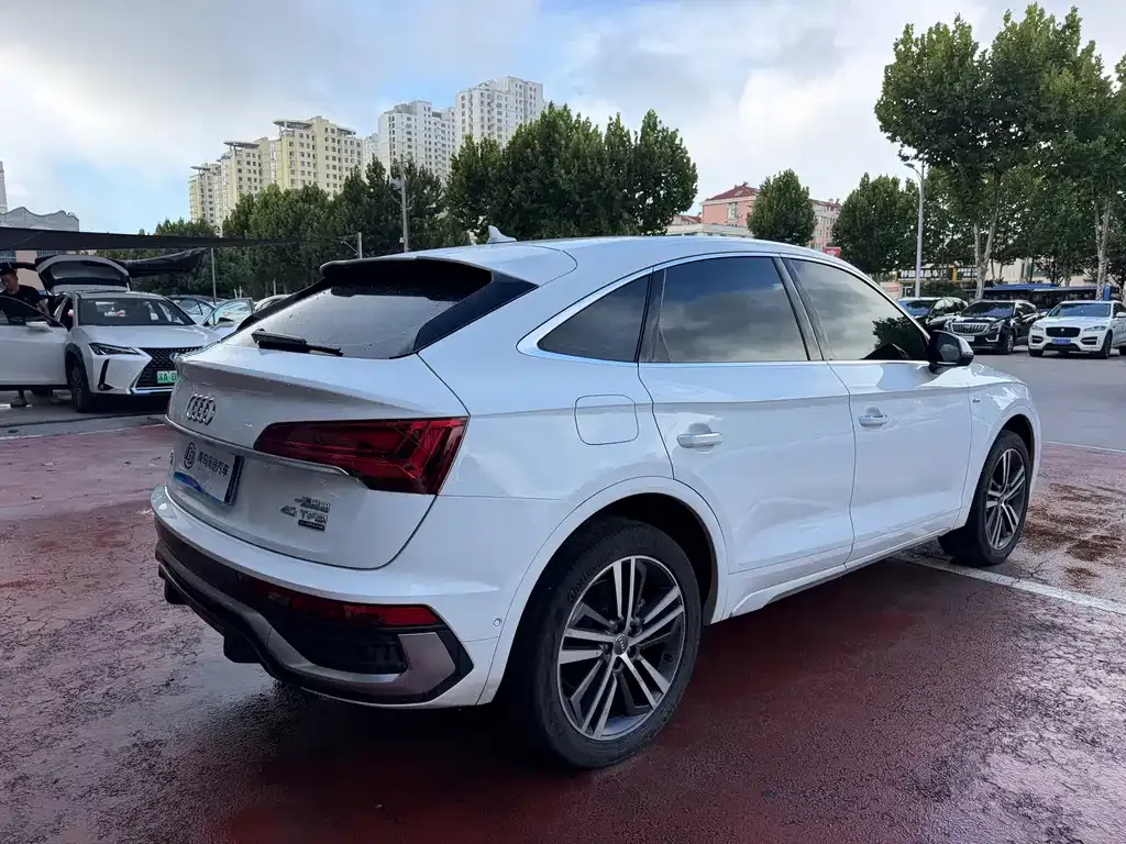 Audi Q5L Sportback — фото 4