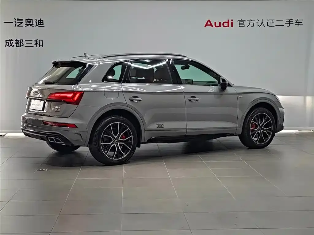 Audi Q5L — фото 10