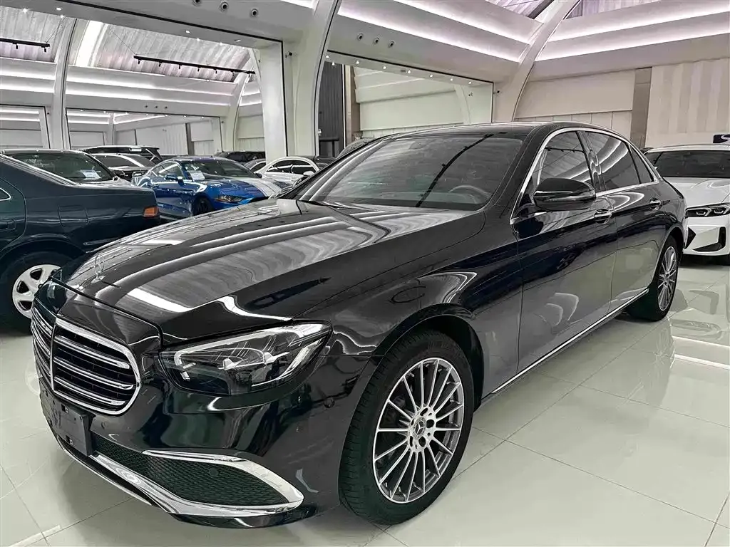 Mercedes-Benz E-Class — фото 1
