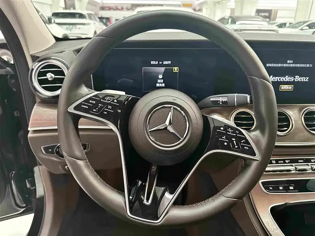 Mercedes-Benz E-Class — фото 4