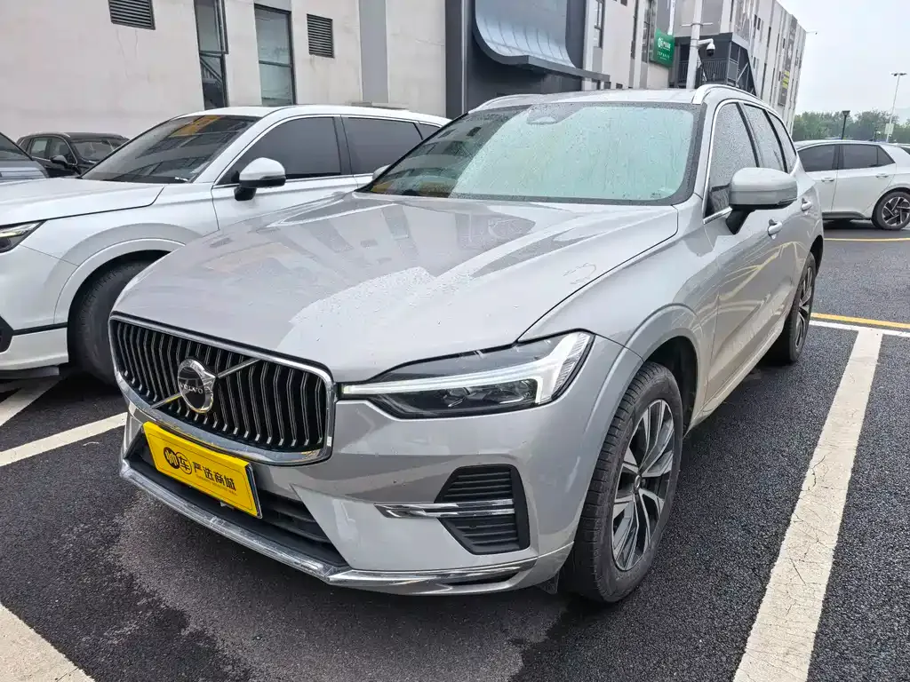 Volvo XC60 — фото 1