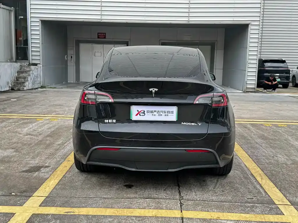 Tesla Model Y — фото 9