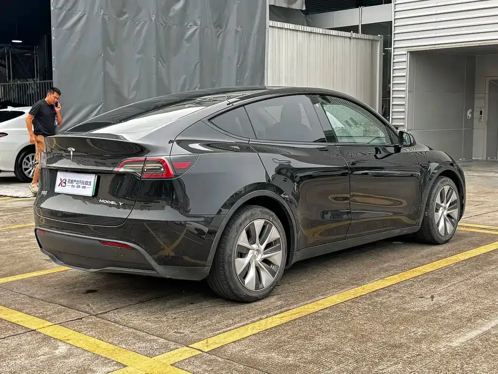 Tesla Model Y — фото 7