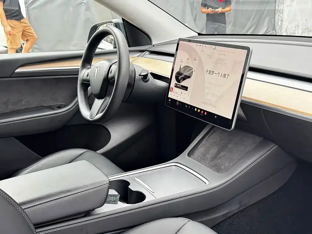 Tesla Model Y — фото 4