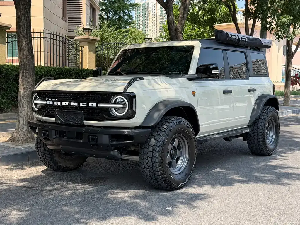 Ford Bronco — фото 1