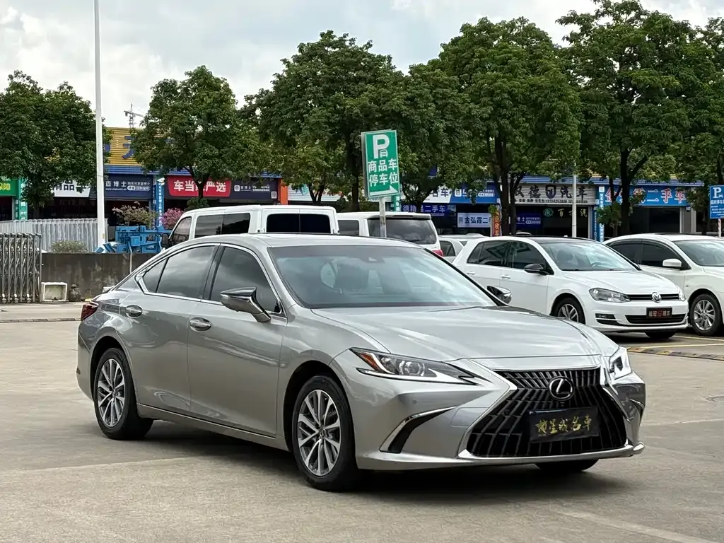 Lexus ES — фото 8