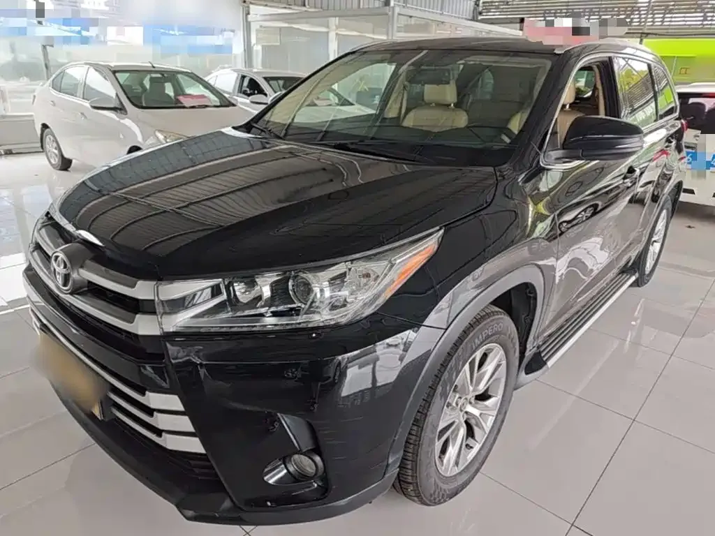 Toyota Highlander — фото 1