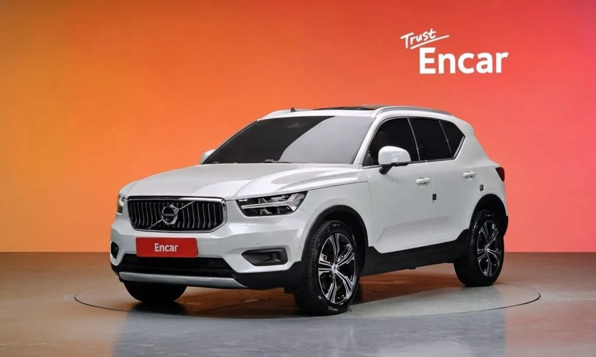 Volvo XC40 — фото 1