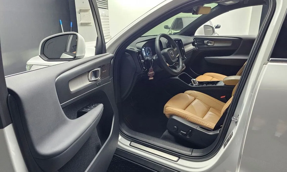 Volvo XC40 — фото 7