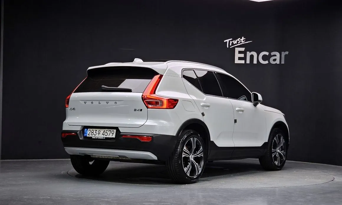 Volvo XC40 — фото 5