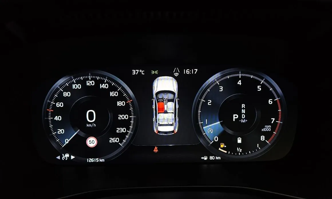Volvo XC40 — фото 2
