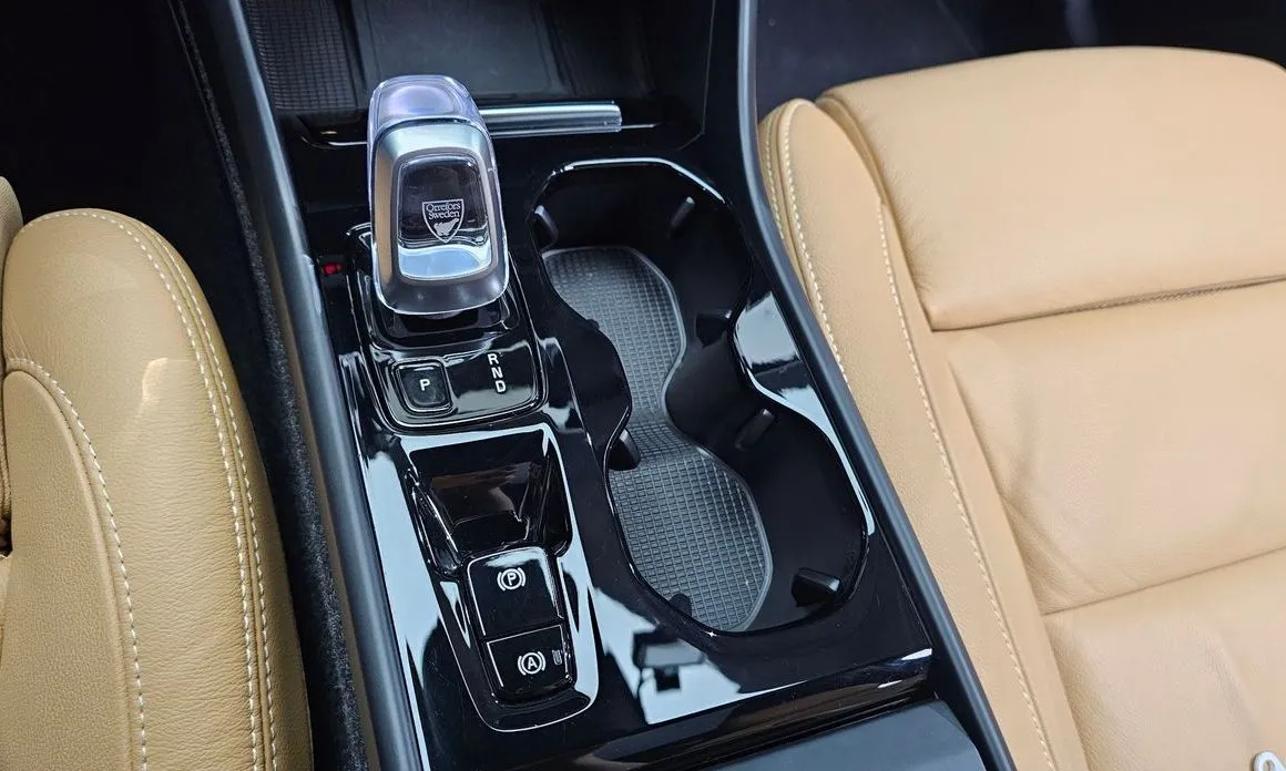 Volvo XC40 — фото 10