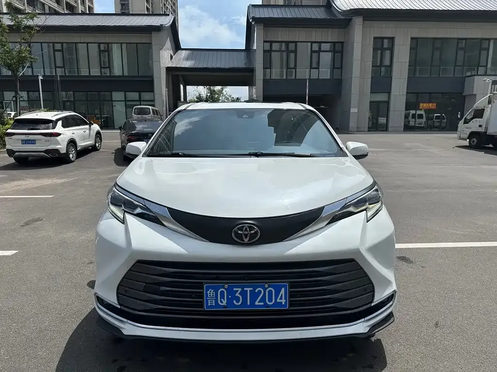 Toyota Sienna — фото 3