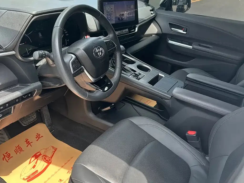 Toyota Sienna — фото 2
