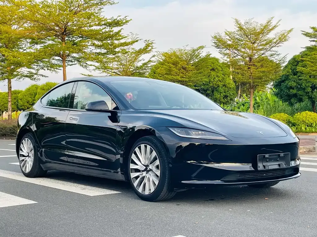 Tesla Model 3 — фото 7